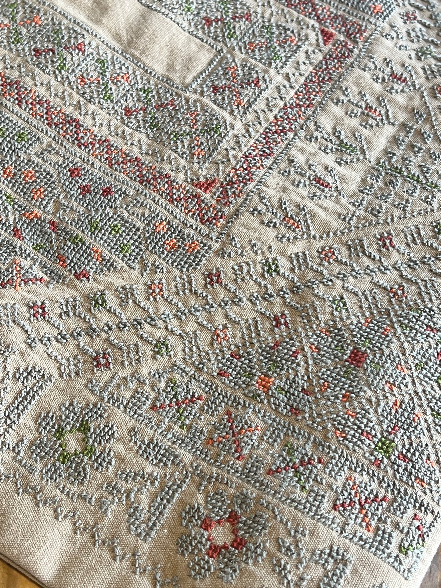 Embroidered linen handbag - Hilweh Market