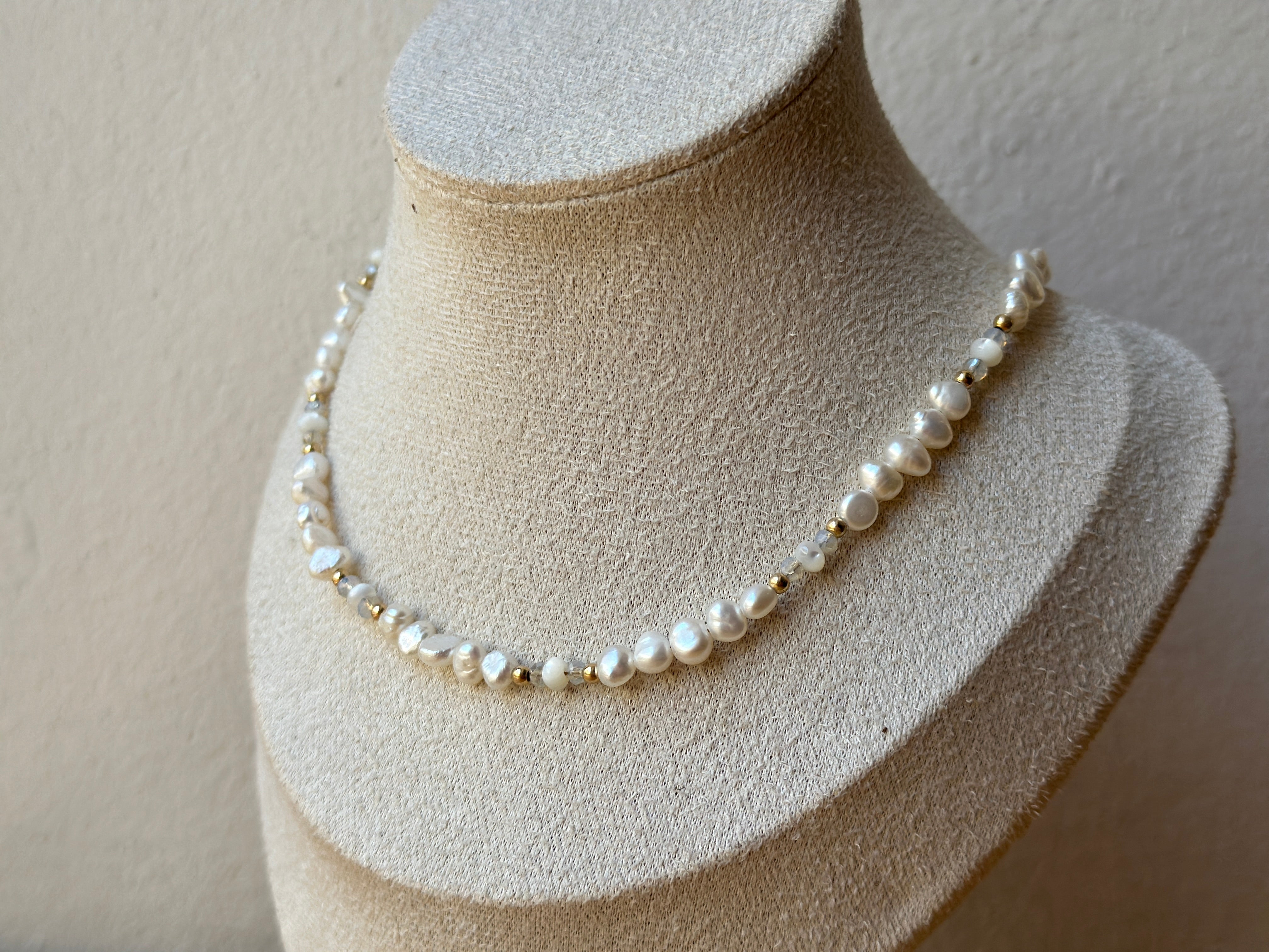White pearl necklace (Aline) - Hilweh Market
