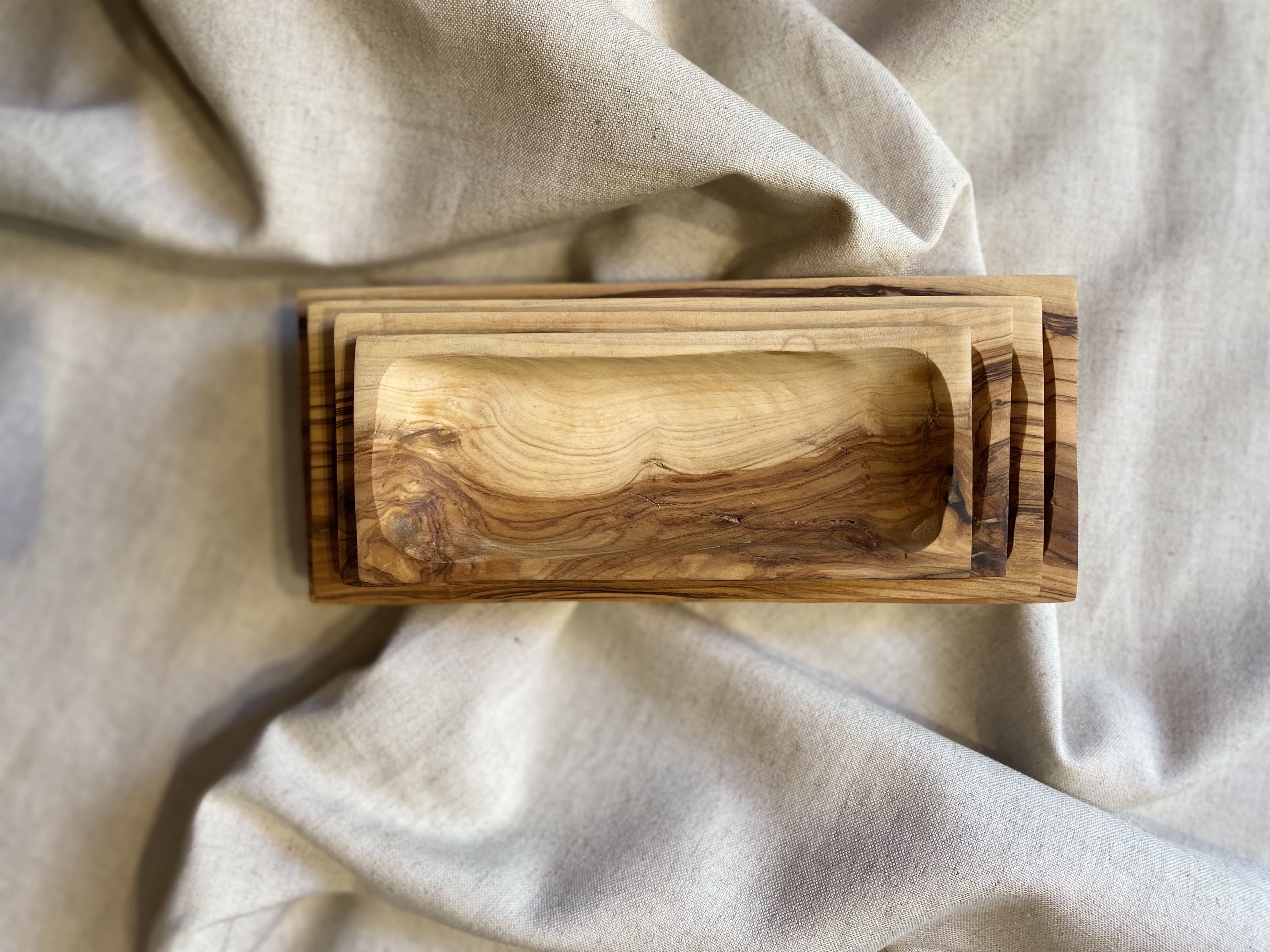 Stacked-set-olive-wood-plates-rectangle-beit-jala-bethlehem