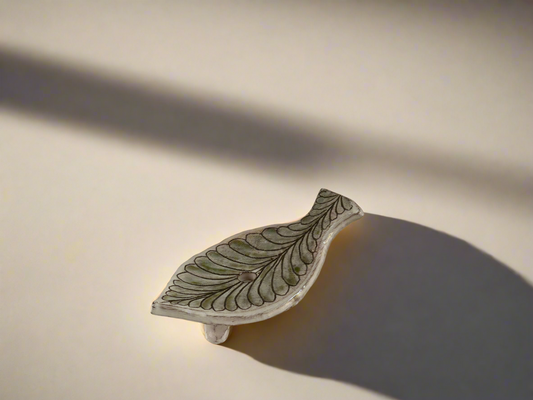 Ceramic Fayoum palm leaf soap dish