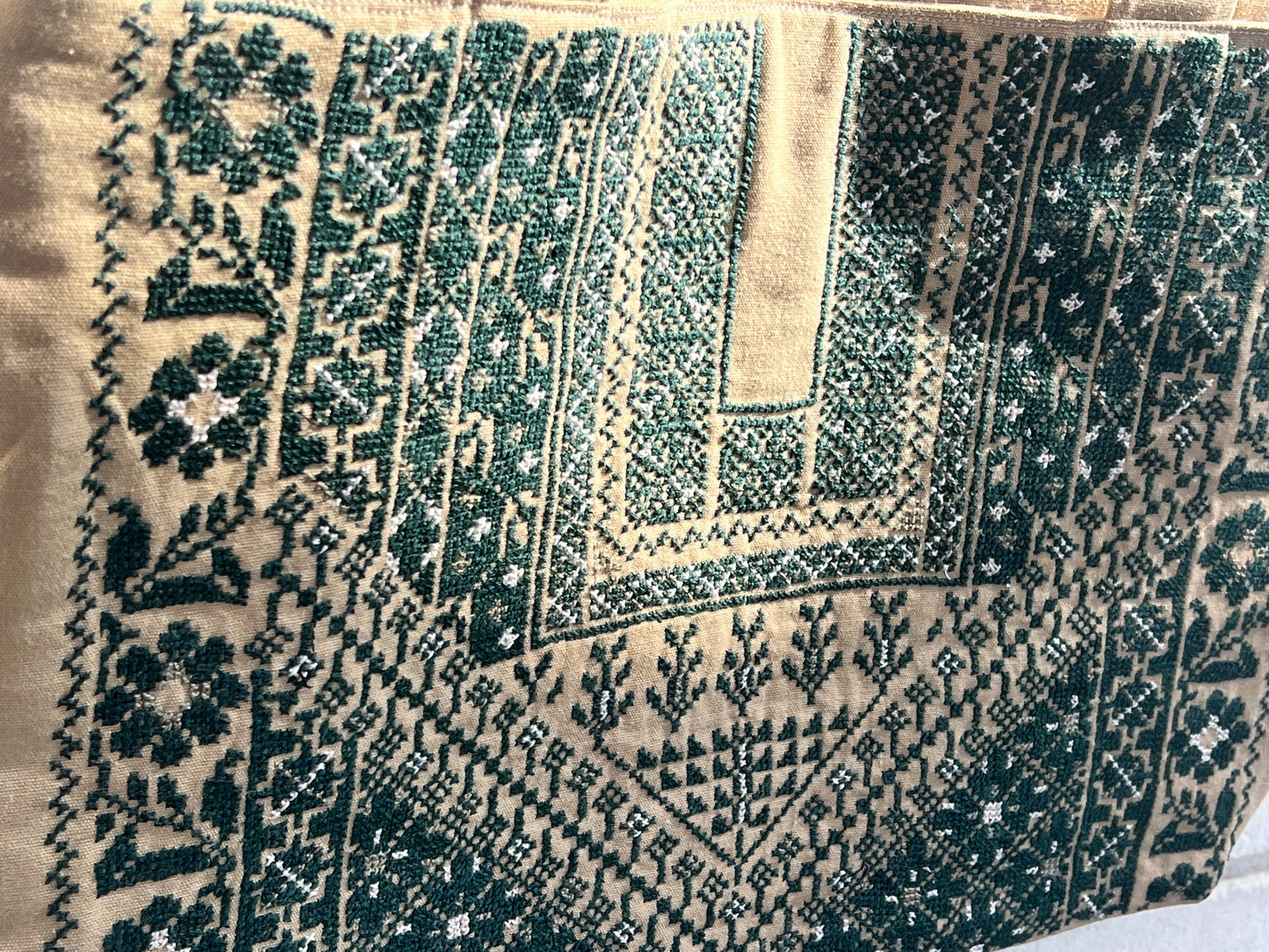 Embroidered linen handbag - Hilweh Market