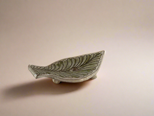 Ceramic Fayoum palm leaf soap dish