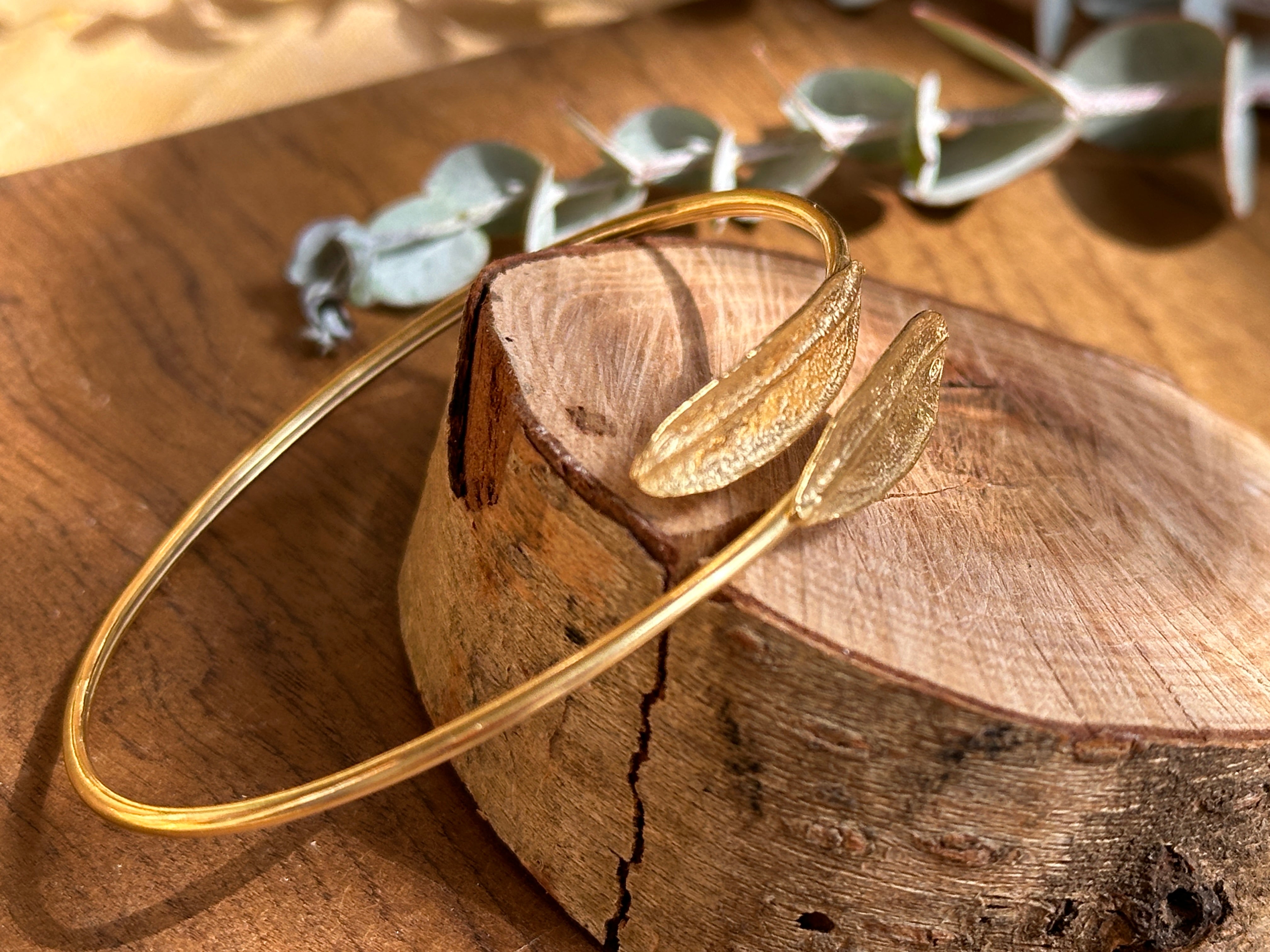 サスクワッチファブリクス MAREBITO LEAF BANGLE GOLD Gold Olive Leaf Bangle – Hilweh Market
