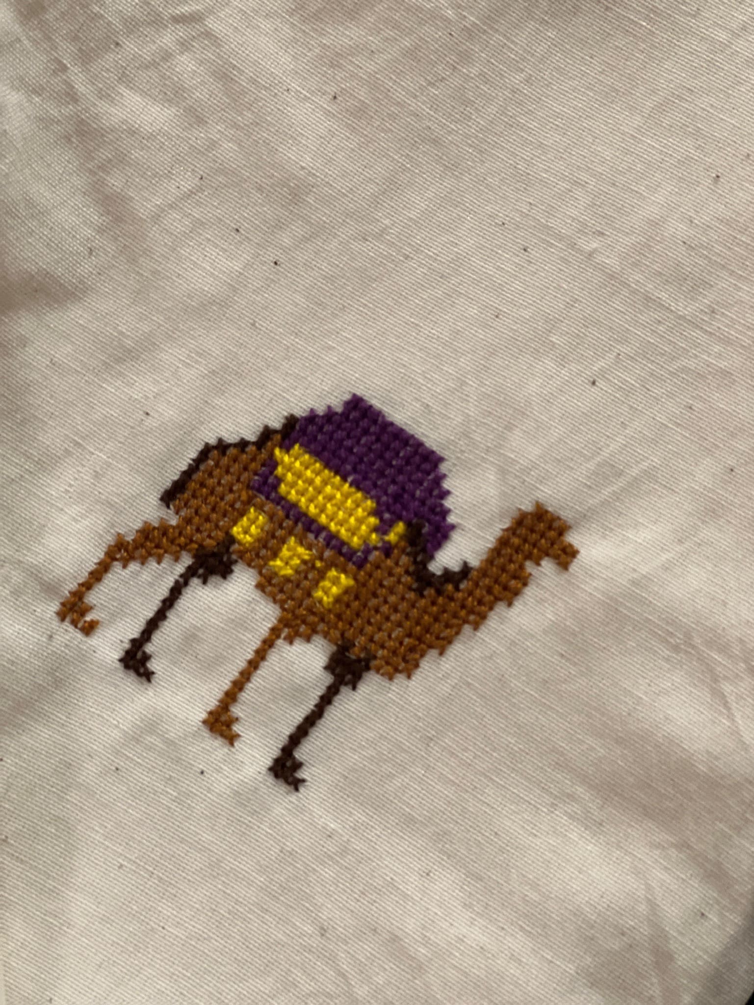 Embroidered-camel-tote-bag-surif