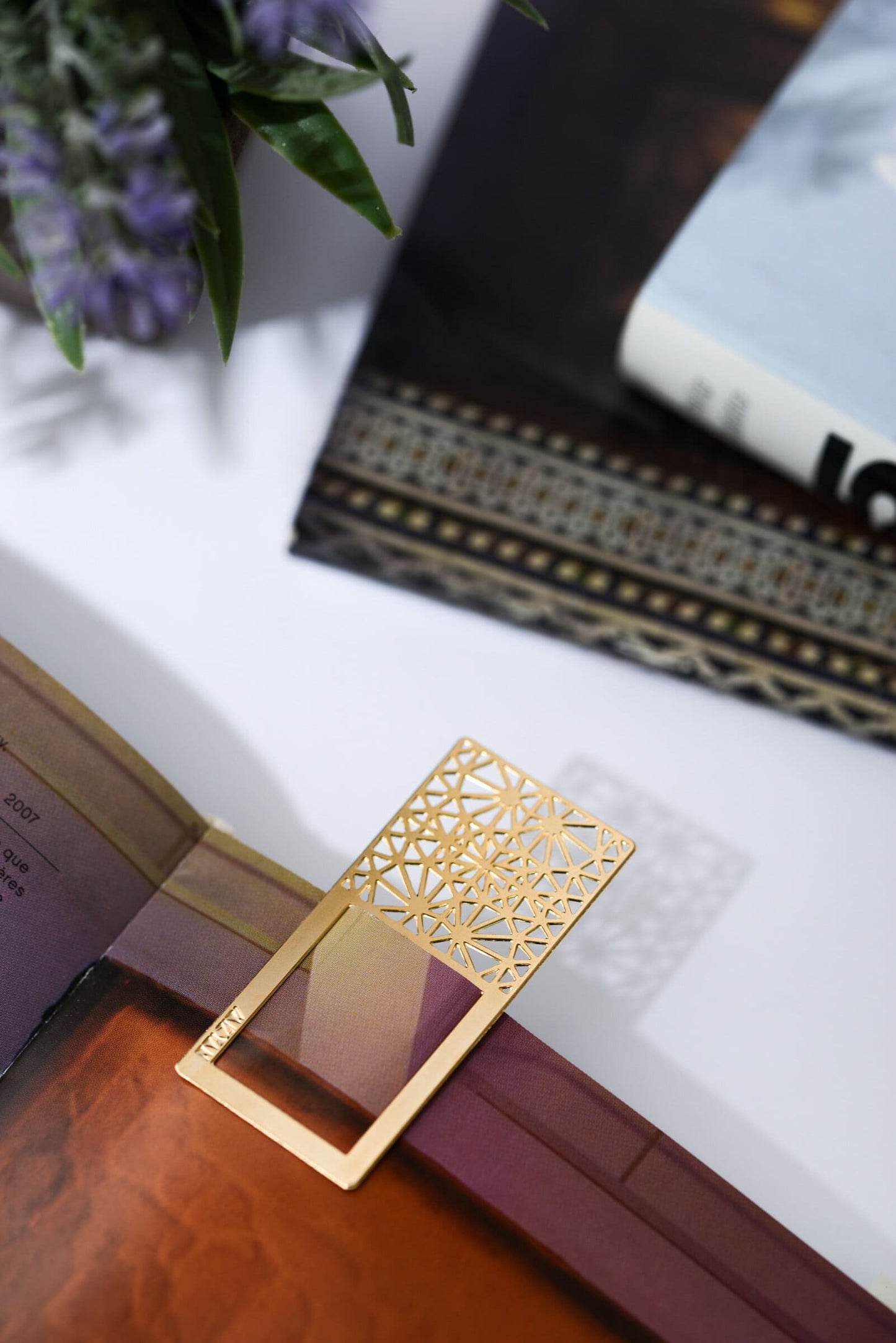 Gold-Plated-Geometric-Square-Bookmark-mizyan