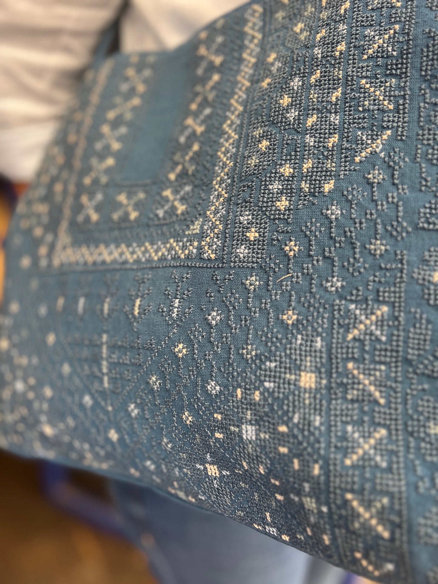 Embroidered linen handbag - Hilweh Market