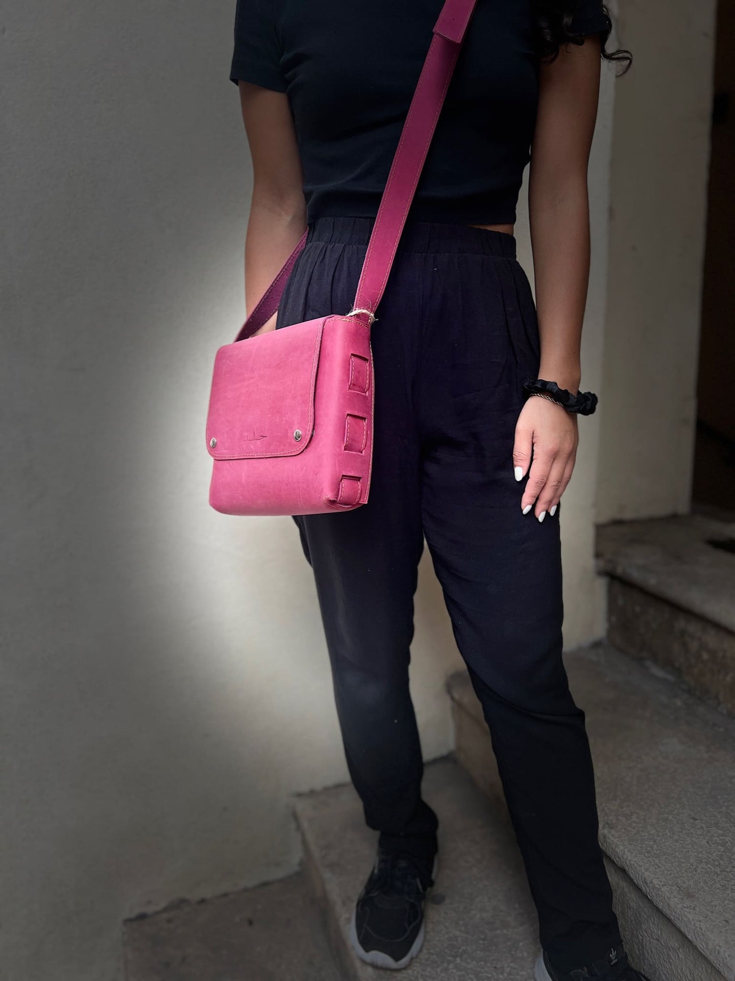 Leather-Cross-Body-Bag-Jelld-pink-palestine-hebron