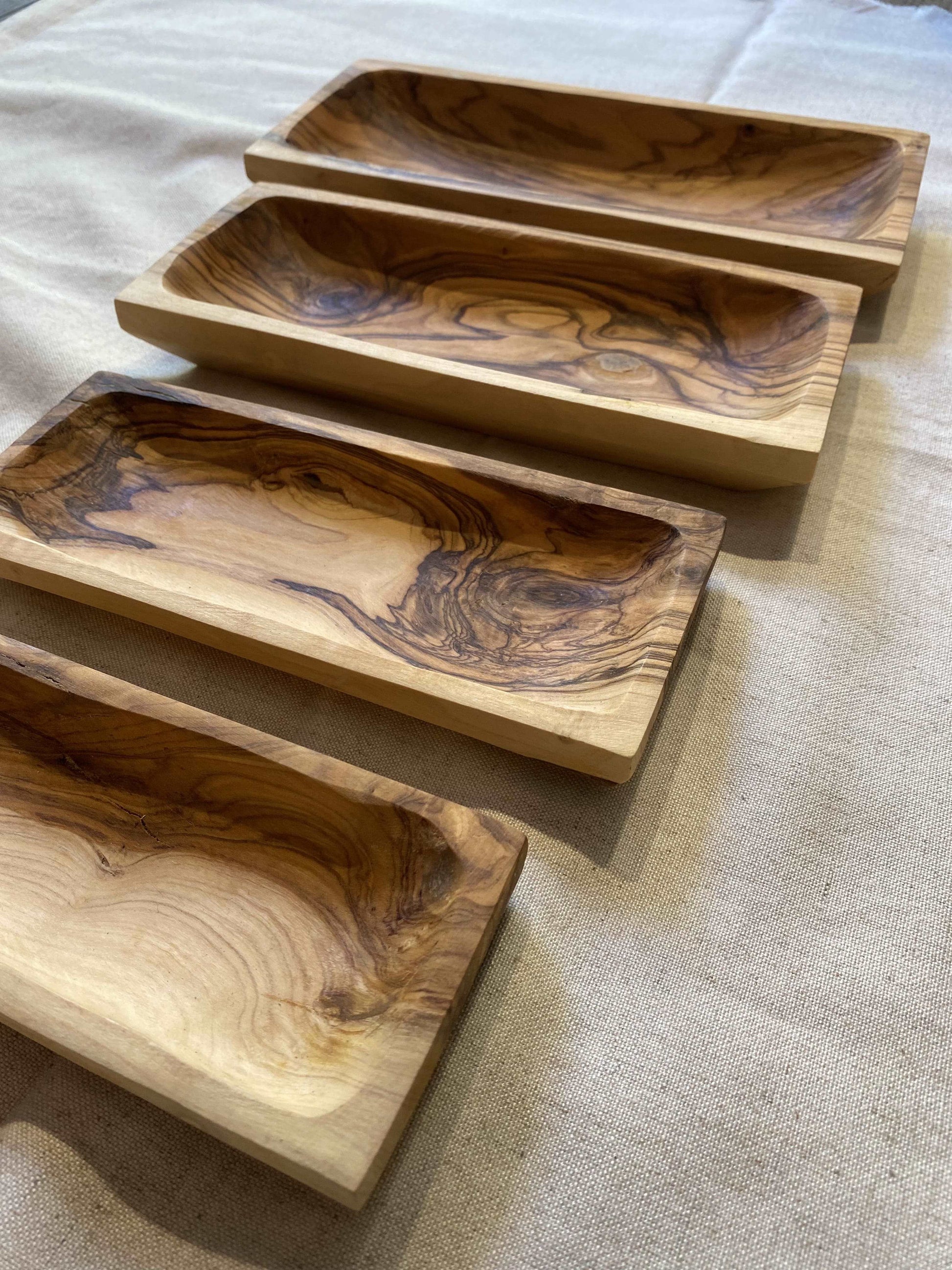 Stacked-set-olive-wood-plates-rectangle-bethlehem-beit-jala