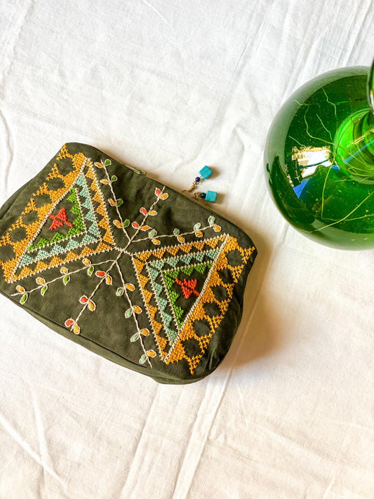    embroidered-purse-cotton-women-balata-refugee-camp-palestine