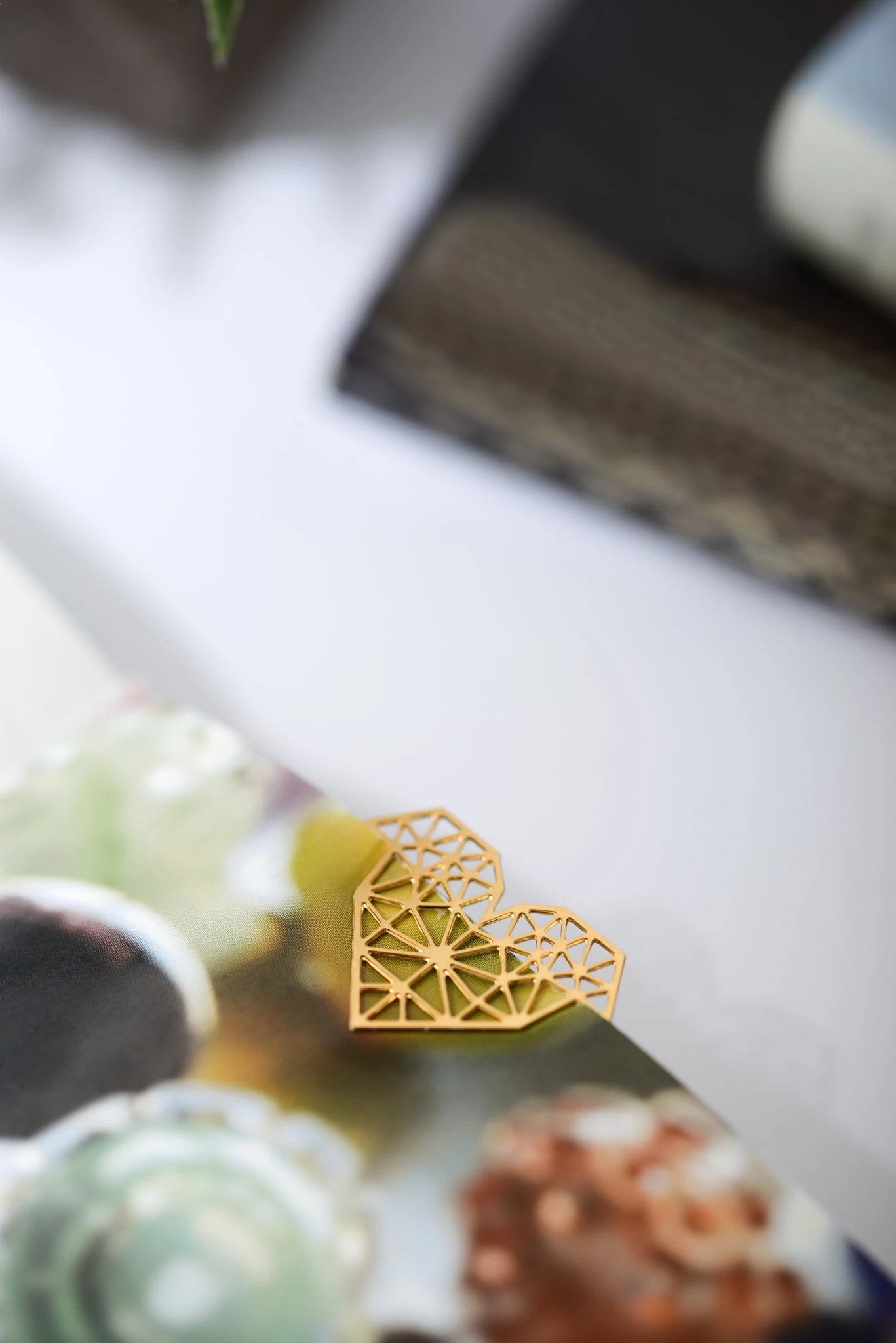 Gold-Plated-heart-Bookmark-mizyan