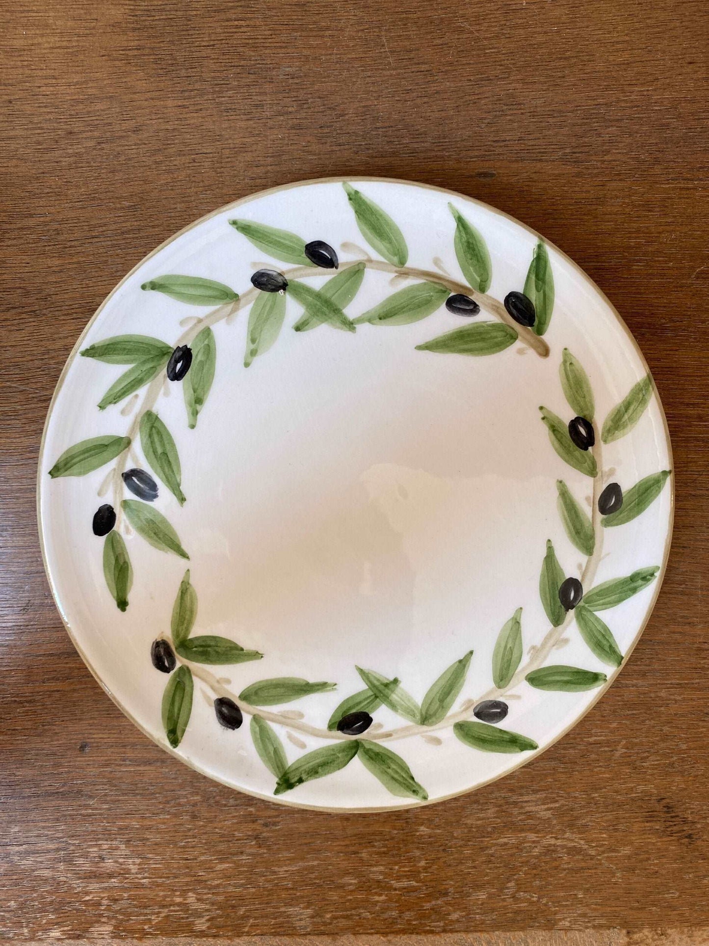 nisf-jbeil-dinner-plate-olive-green-leaves-border-wreath